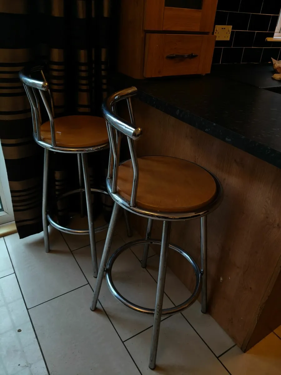 Free breakfast barstools x 2