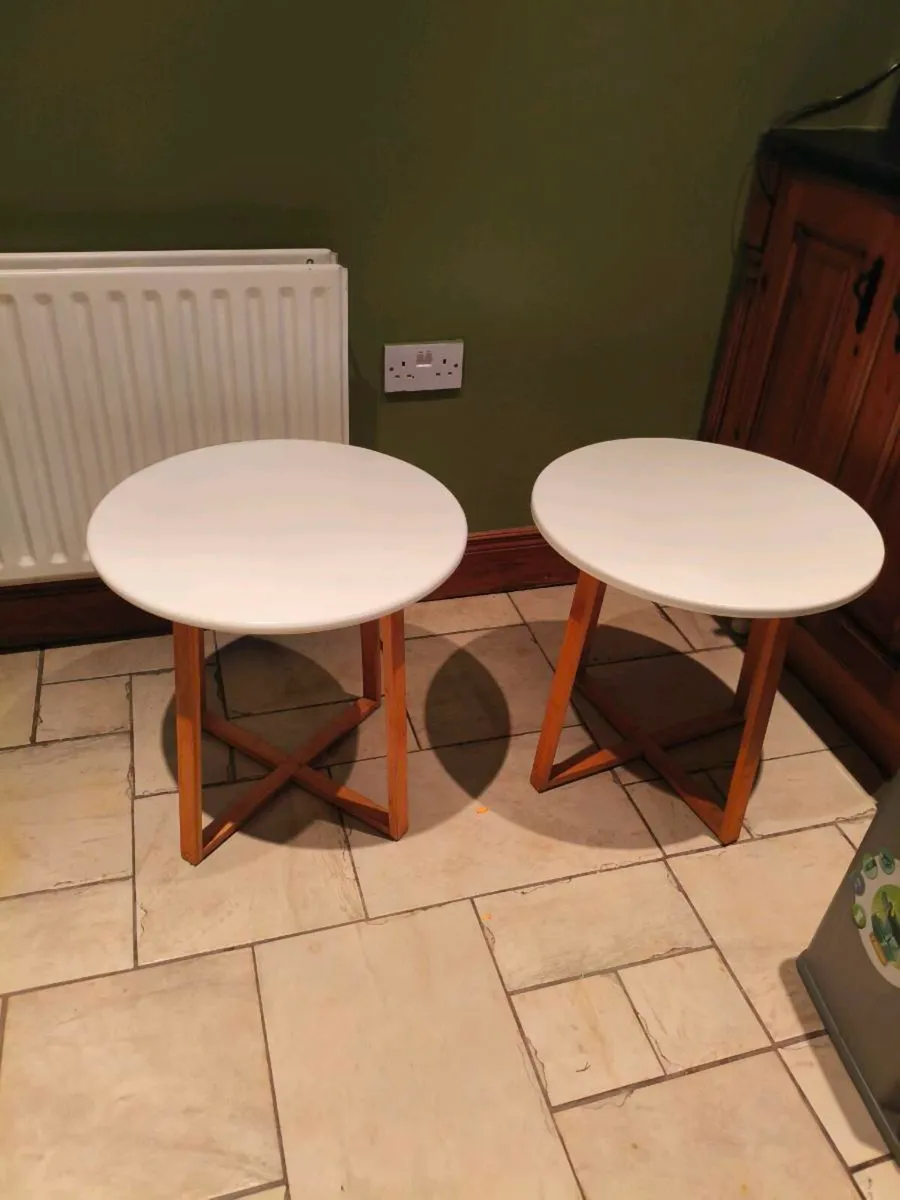 2 lovely matching side tables 35 for both - Image 1