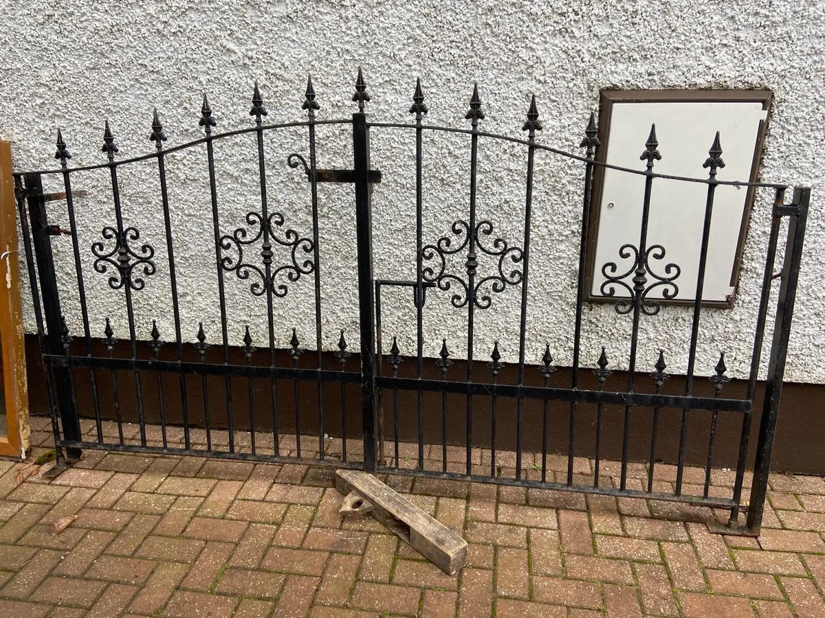 8 ft. Gates - Image 1