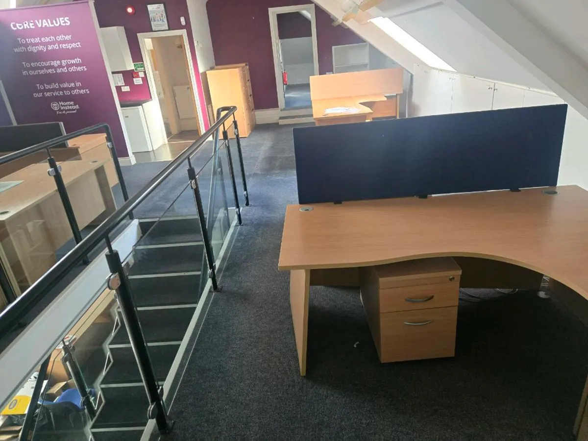 Office furniture - Image 1