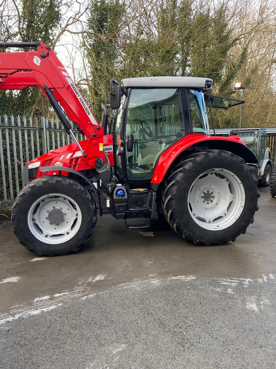 Massey Ferguson 5715SL