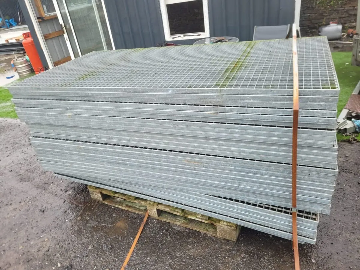 Galvinised Mesh Walkway Sheets - Image 3