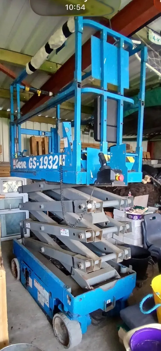 Scissor lift - Image 1