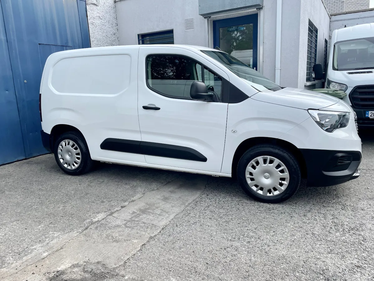 Opel Combo L1 1.5 CDTI Diesel 100BHP SWB,2022 - Image 2