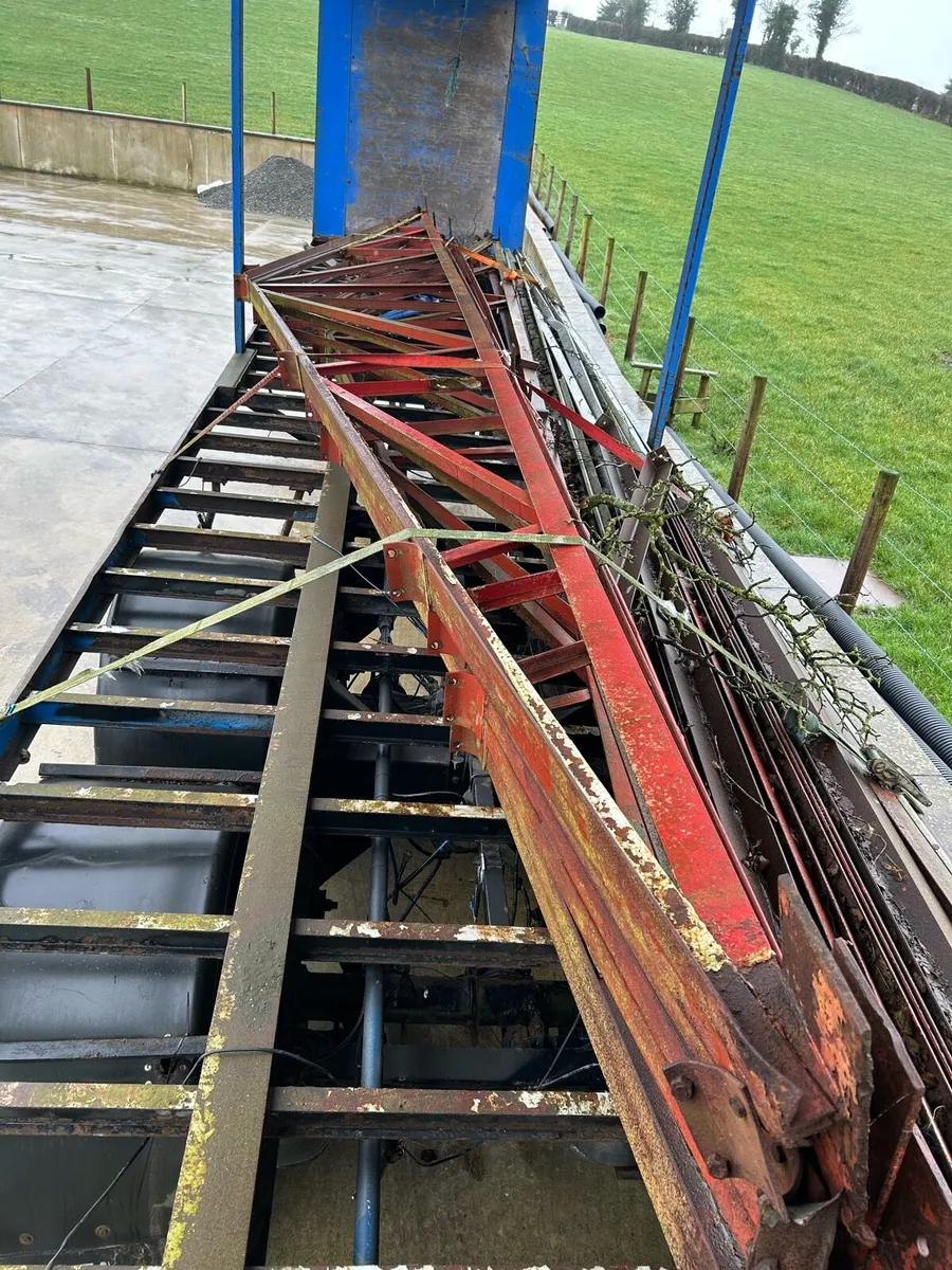 Roof trusses for shed  and trailer complete - Image 3