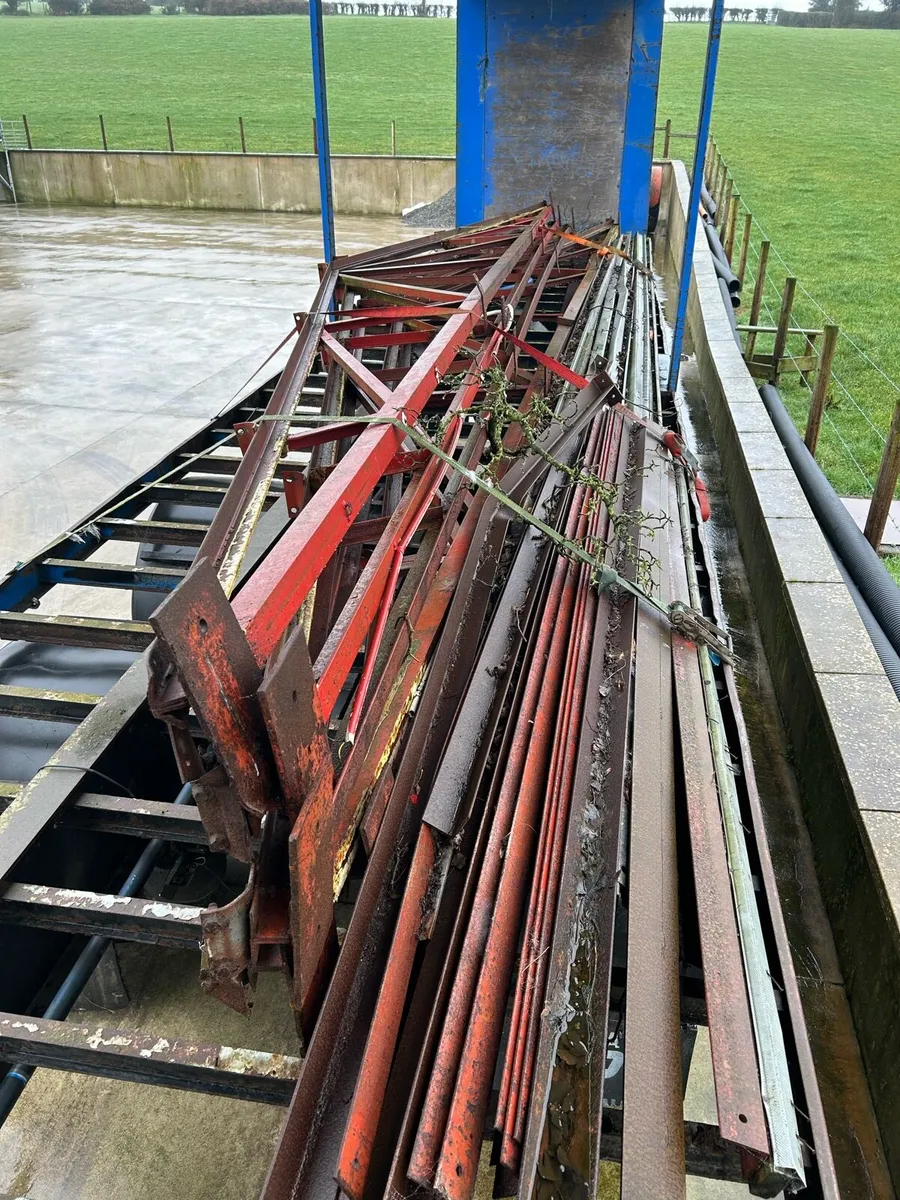 Roof trusses for shed  and trailer complete - Image 4