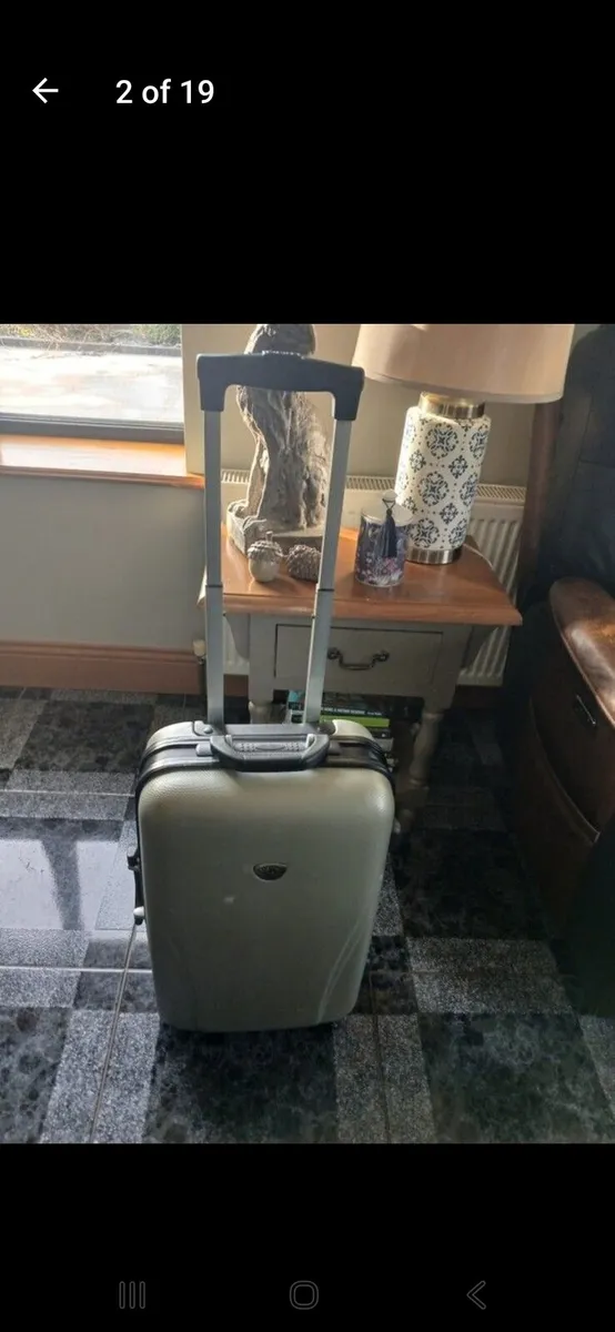 Hard shell suitcase - Image 1