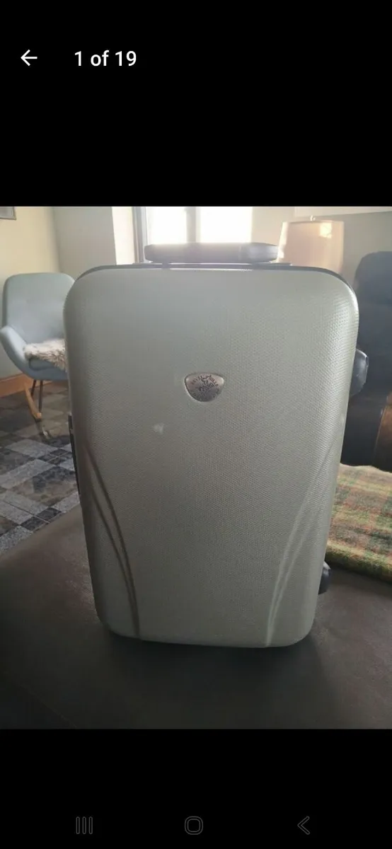 Hard shell suitcase - Image 2