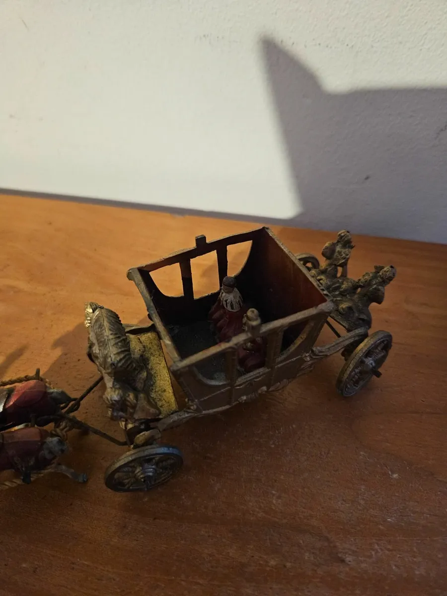 Vintage Britain's Johnhill Royal Carraige - Image 2