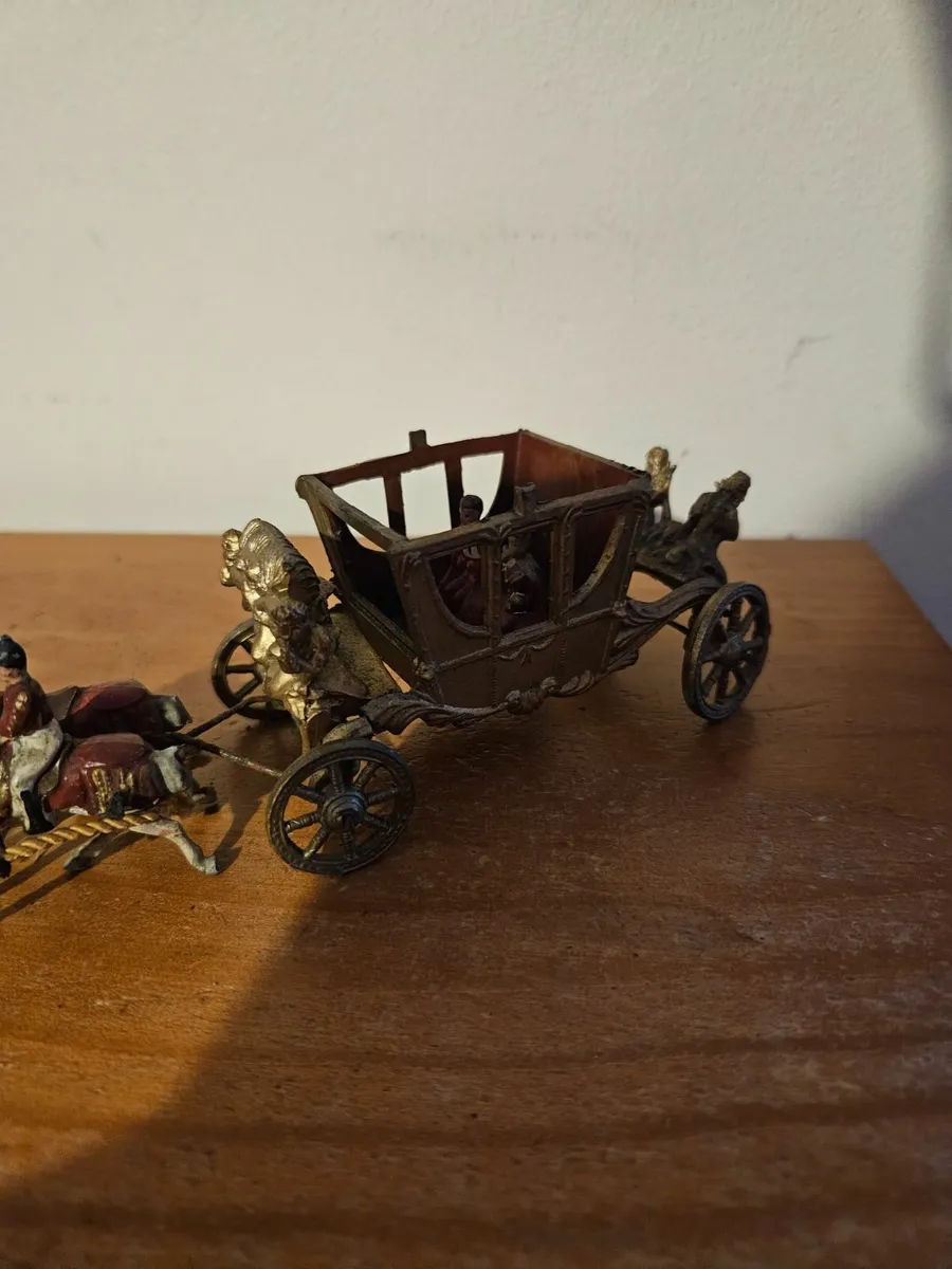 Vintage Britain's Johnhill Royal Carraige - Image 4