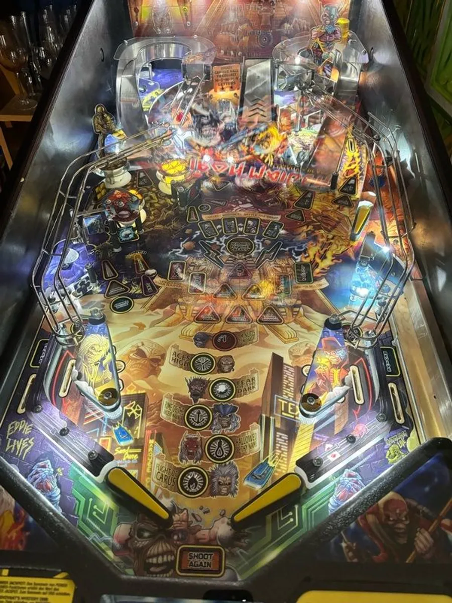 Iron Maiden pinball machine (Stern Pro HUO). - Image 2