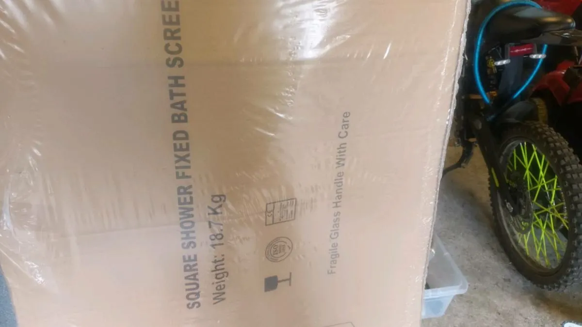 Bath screen - Image 1