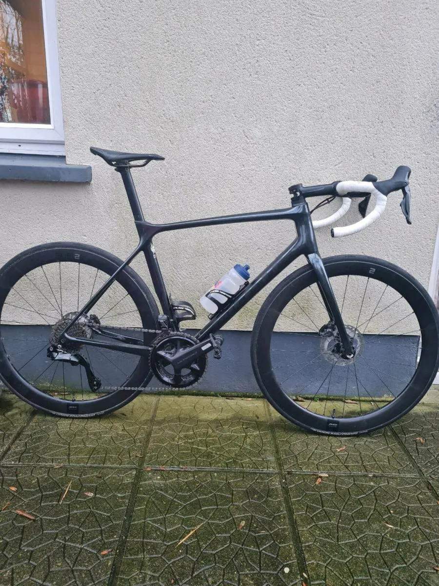 Giant road bike - Image 1