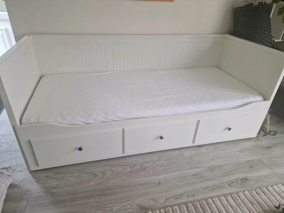 Hemnes day bed - Image 1