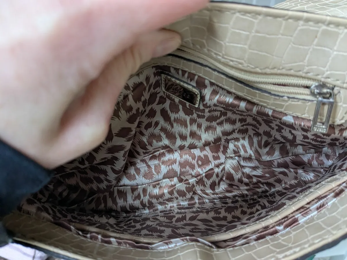 Genuine Guess Handbag - Image 2