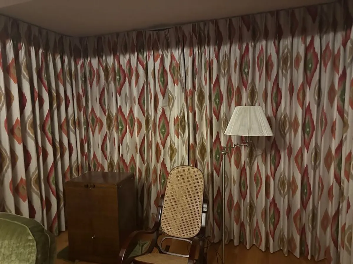 Large curtains fully lined - Image 1