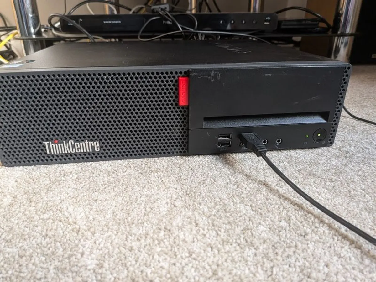 Lenovo m910s Desktop PC Monitor, keyboard and mouse. - Image 1