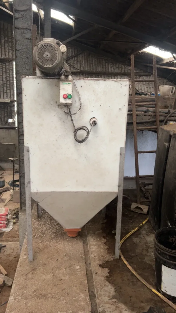 Meal Auger Hopper - Image 1