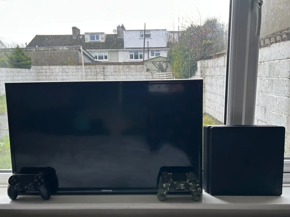 🎮📺 PlayStation 4 + Samsung 32” TV + 6 Games - Image 1