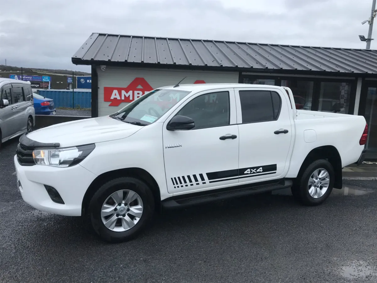 202 TOYOTA HILUX  DOUBLE CAB TURBO DIESEL MANUAL - Image 2