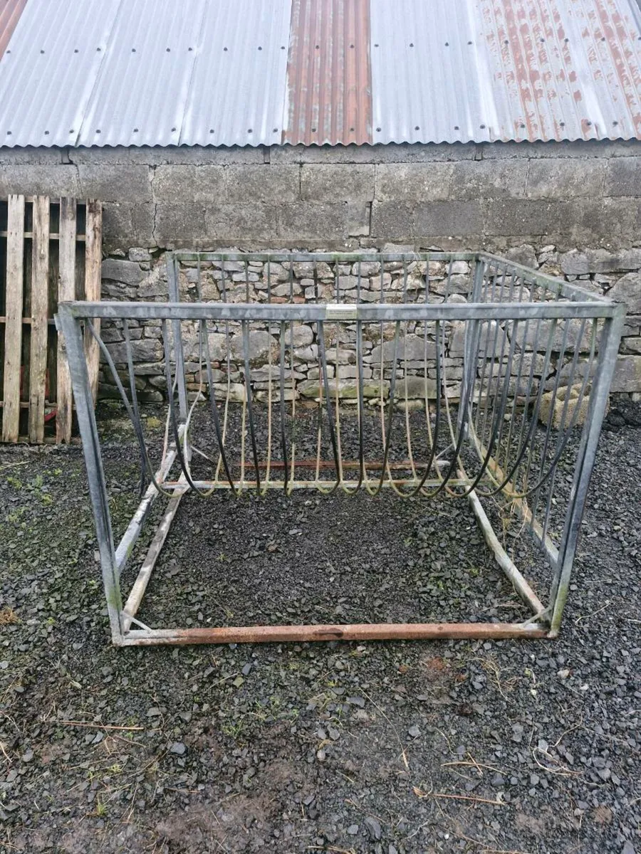 Sheep Feeder - Image 1