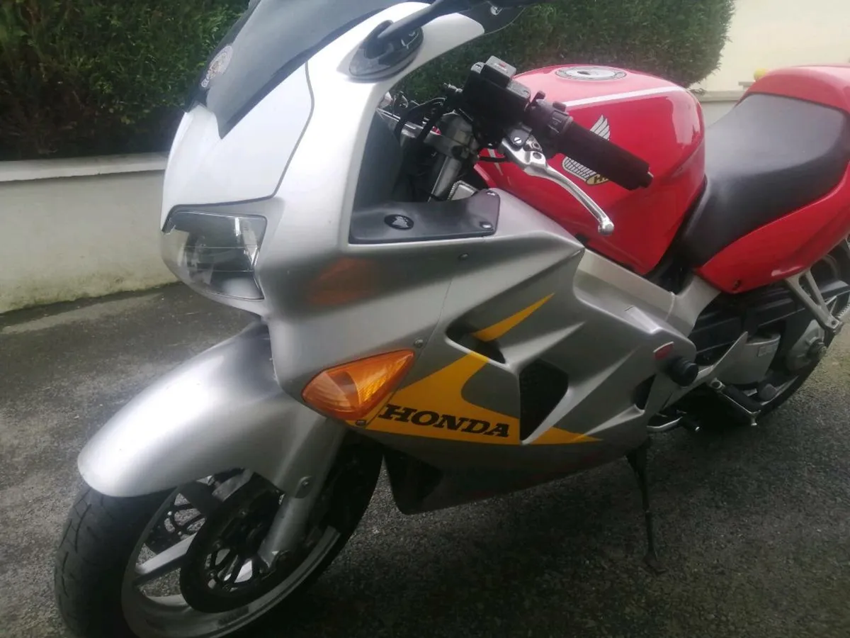 Honda  vfr800 anniversary model - Image 4