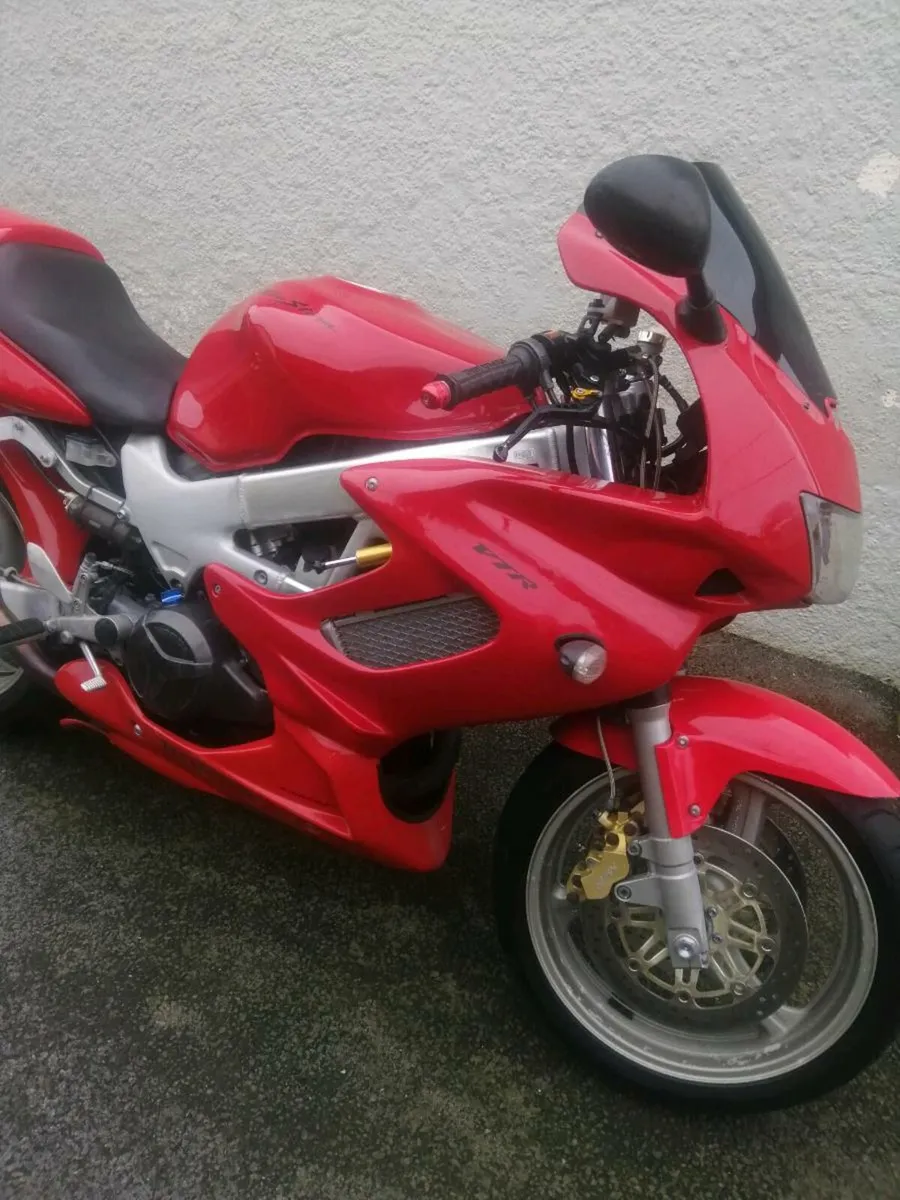 Honda vtr 1000 and vfr800 anniversary model - Image 2