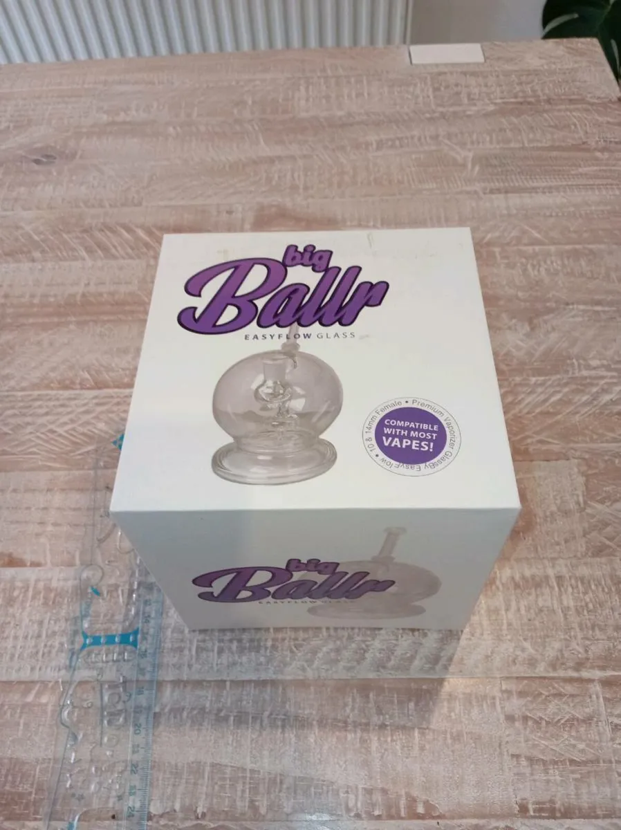 Big Ballr Easy Flow Glass Bong for dry herb vapes - Image 1