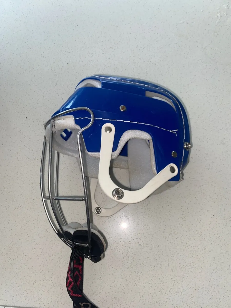 Hurling helmet - Image 3