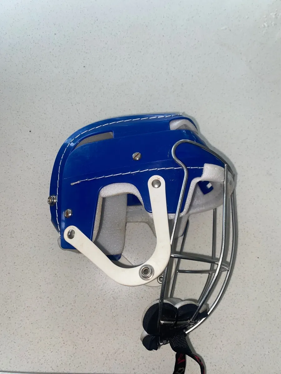 Hurling helmet - Image 4