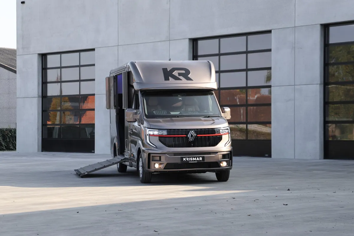 New Model Renault Master 5 Seater - Image 1