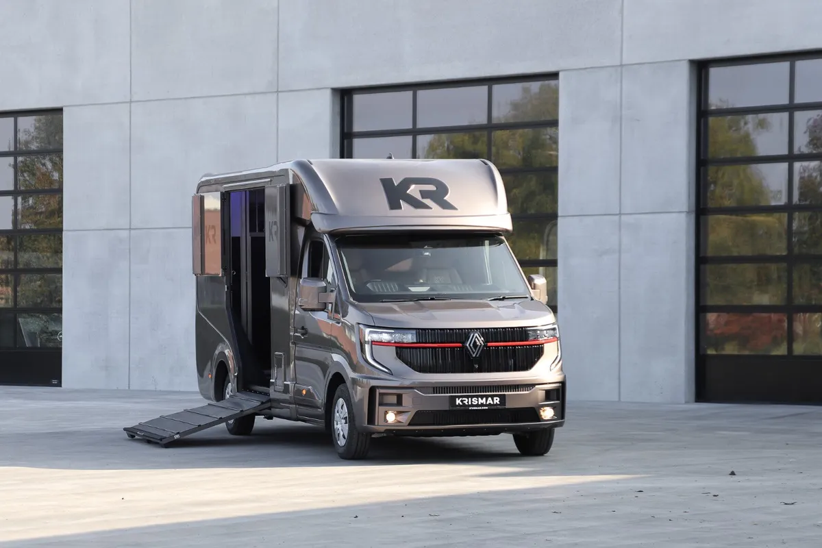 New Model Renault Master 5 Seater - Image 2