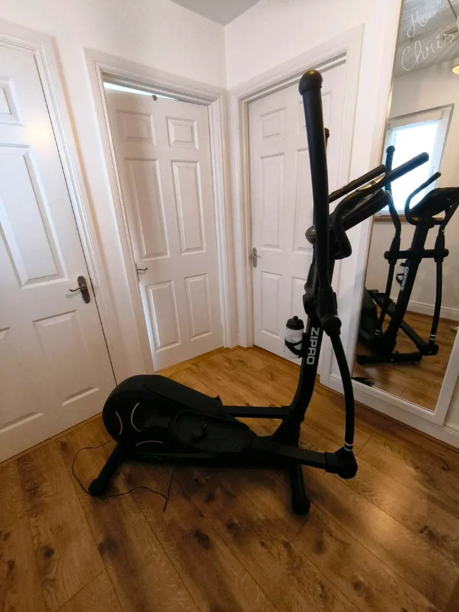 Elliptical cross trainer - Image 2