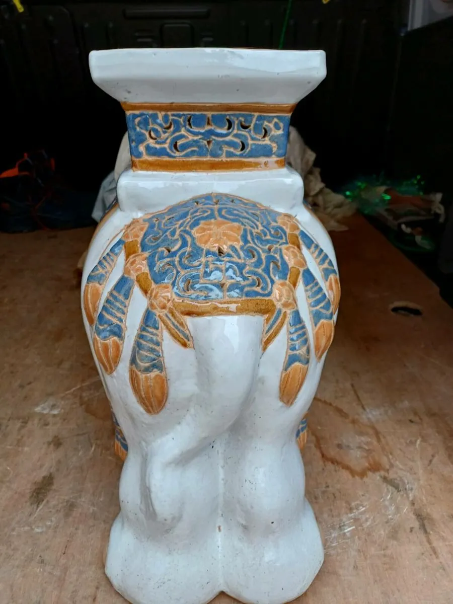 1970s Ceramic Elephant Plant Stand - Image 4