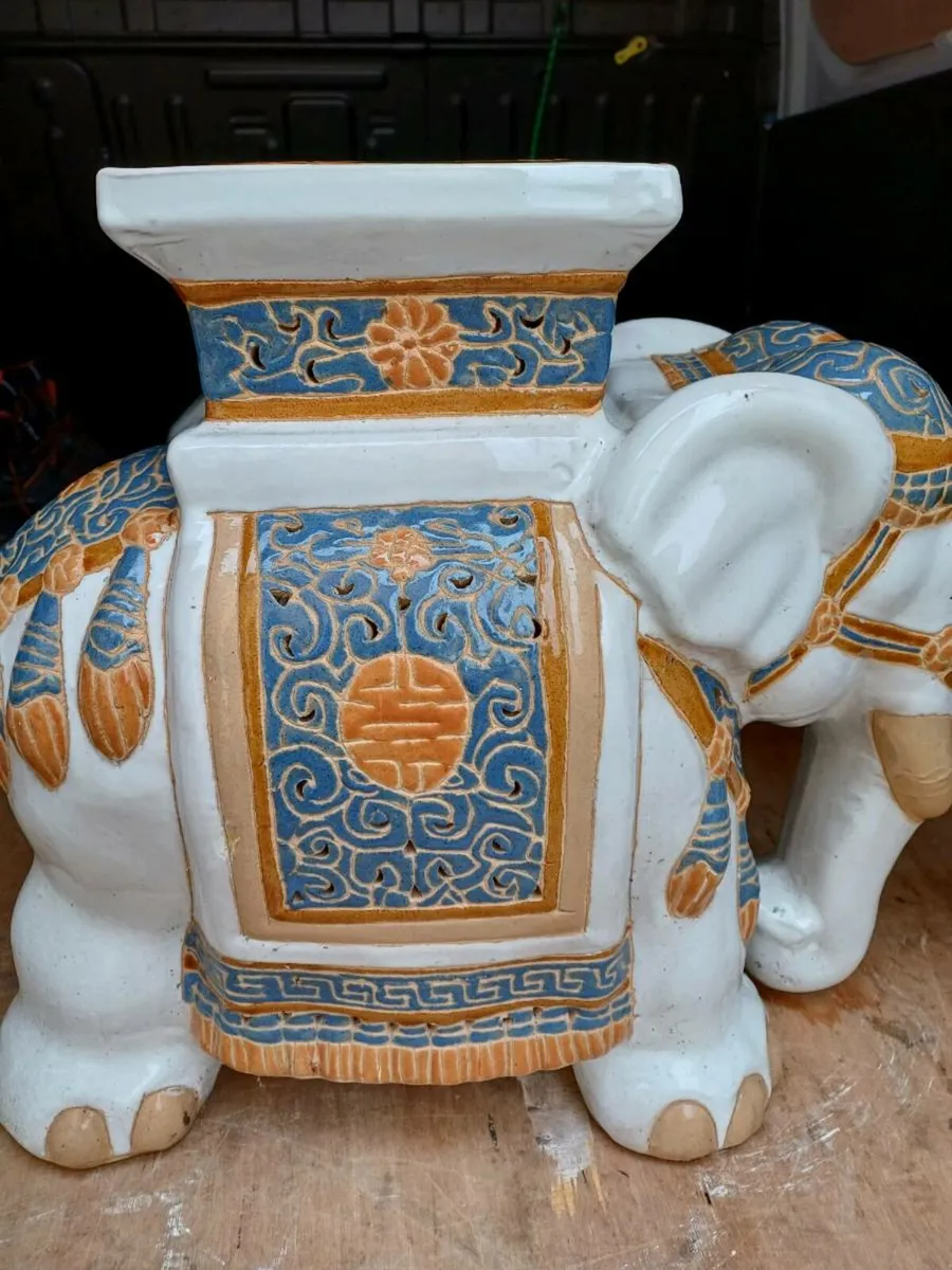 1970s Ceramic Elephant Plant Stand - Image 3