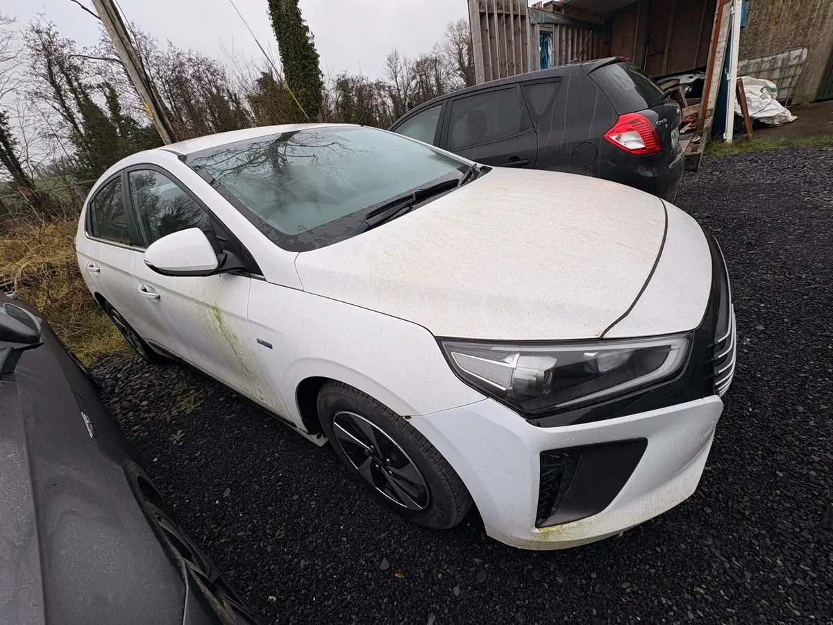 2019 Hyundai Ioniq 1.6 petrol/hybrid for parts - Image 3