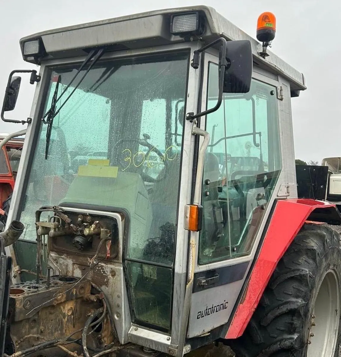 Massey Ferguson 3000 Cab - Image 4