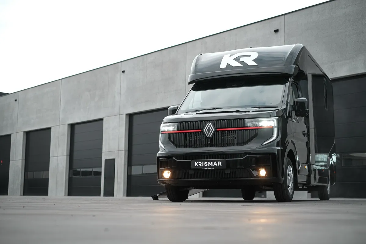 New Model 2026 Renault Master 3 Seater Auto - Image 1