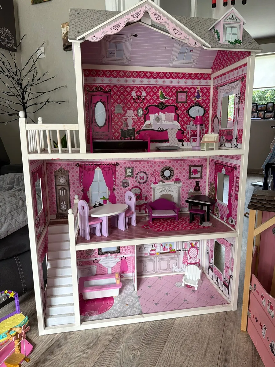 Dolls house, horse stable and toys for FREE - Image 1
