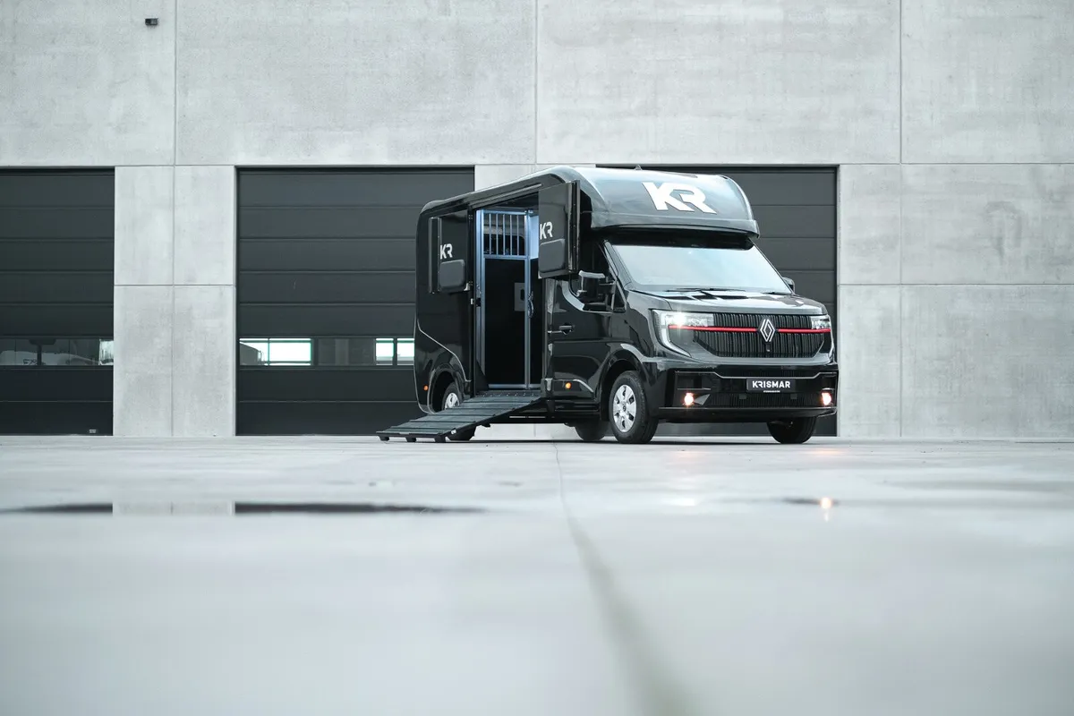 New Model 2026 Renault Master 3 Seater Auto - Image 3