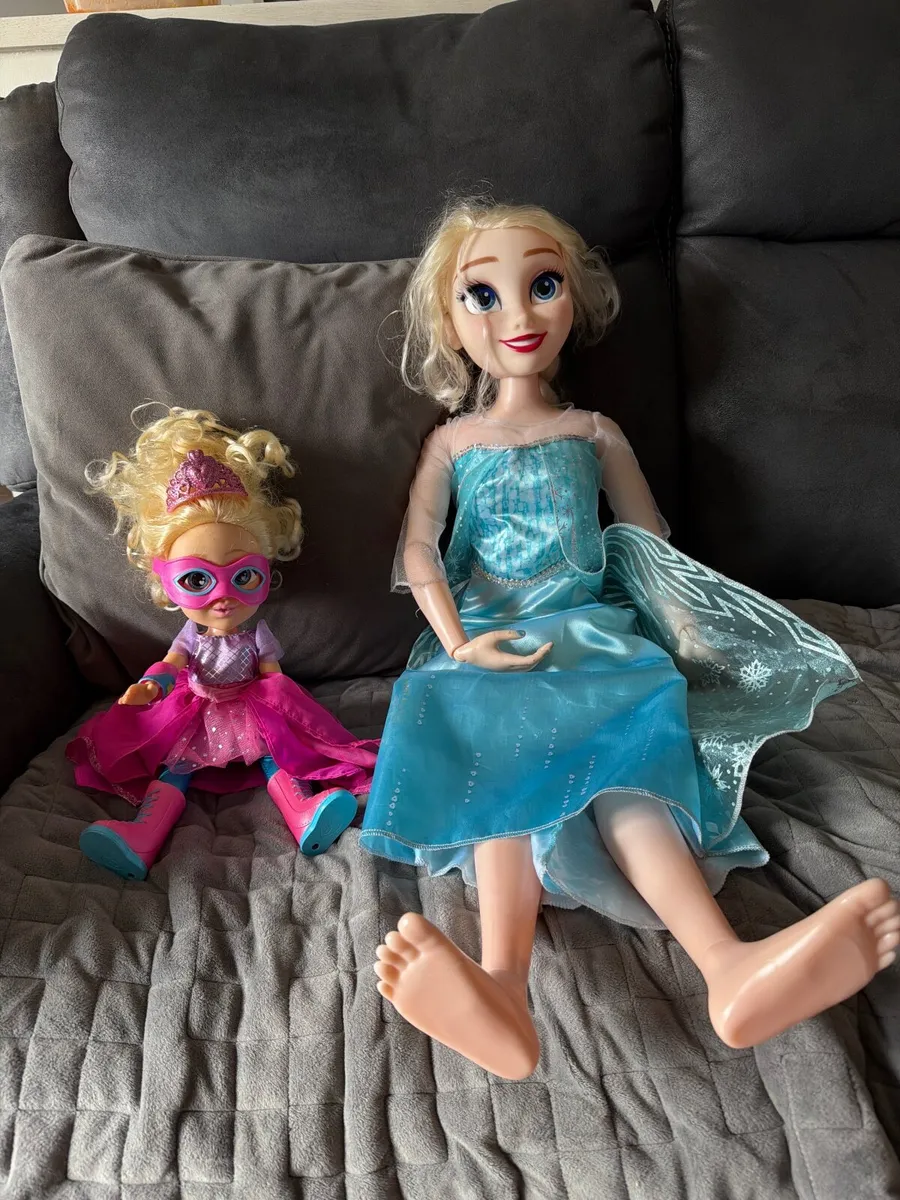 Dolls house, horse stable and toys for FREE - Image 4