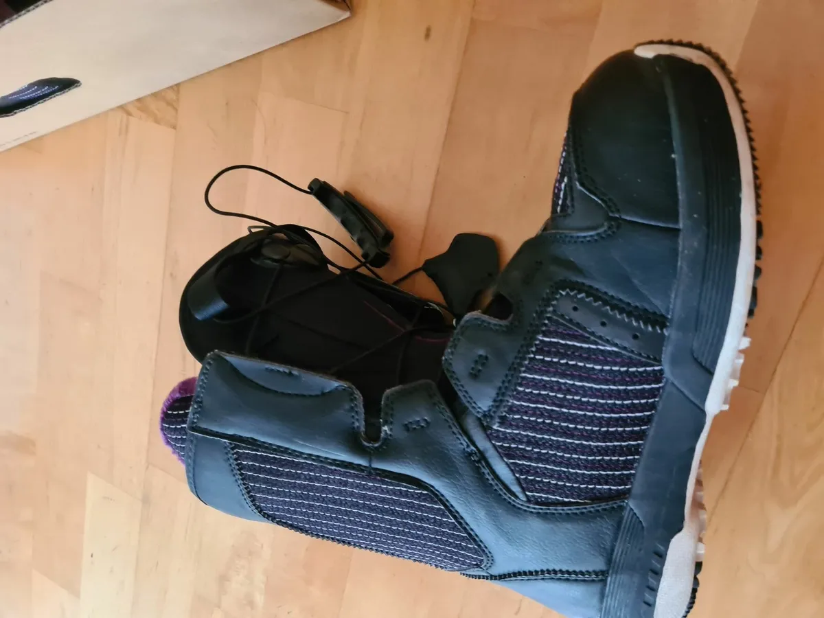 Snow boarding boots - Image 2