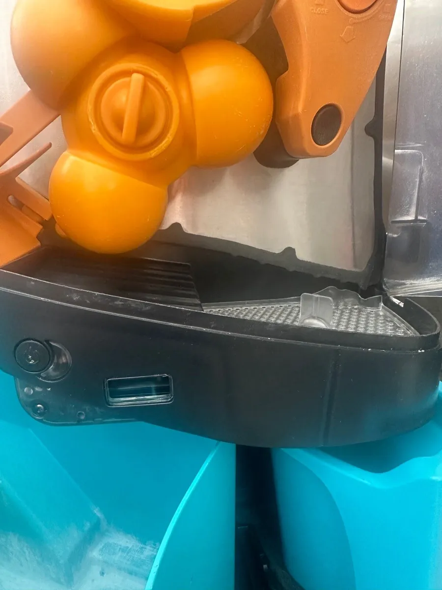 Orange juice machine - Image 1