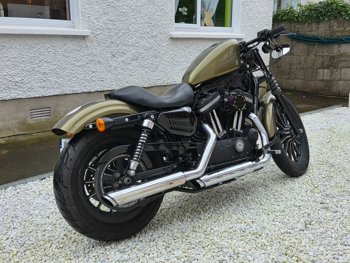 Harley Sportster Iron 883 / Low mileage / Showroom - Image 4