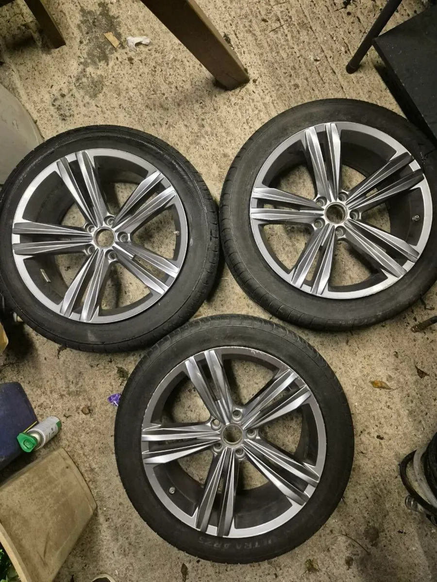 19" VW Tiguan Rline Alloys and tyres - Image 1