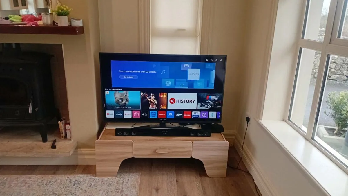 Television LG 4K ULTRA HD Smart TV - Image 1