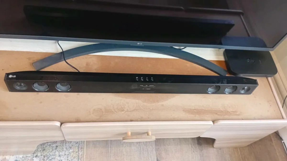 Television LG 4K ULTRA HD Smart TV - Image 2