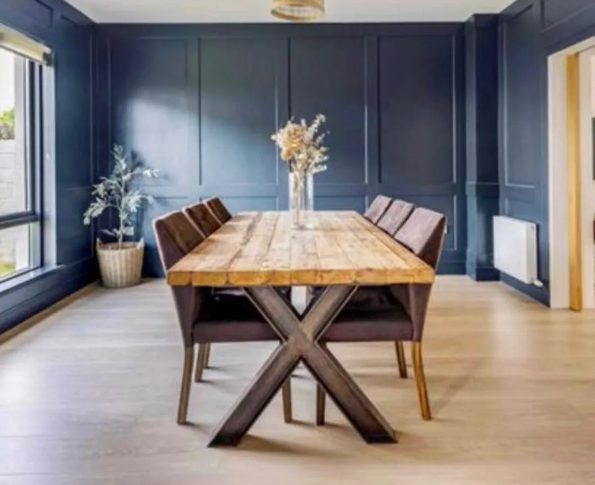 Dining table - Image 1