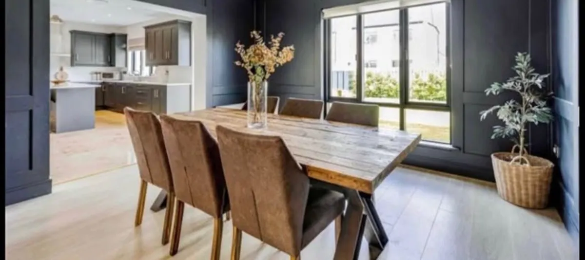 Dining table - Image 2