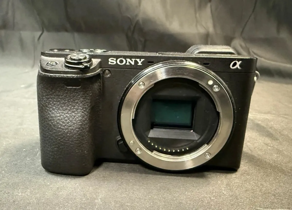 Sony Alpha 6400 24.2 MP  Camera - Body Only - Image 2